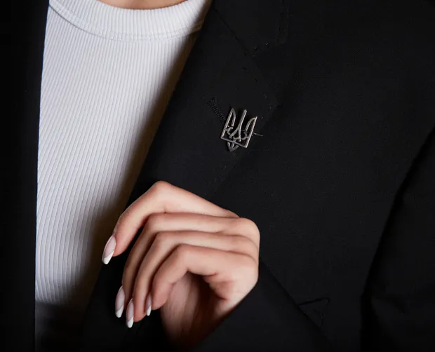 Silver pin Trident